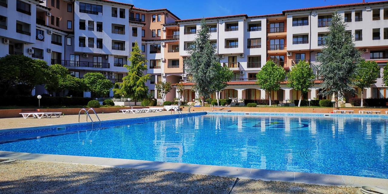Villa Poesia, Harmony Hills Residence Рогачево Екстериор снимка